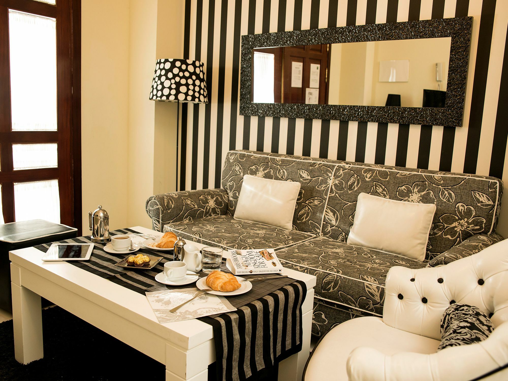 Singular Pilatos Apartment Севиля Екстериор снимка